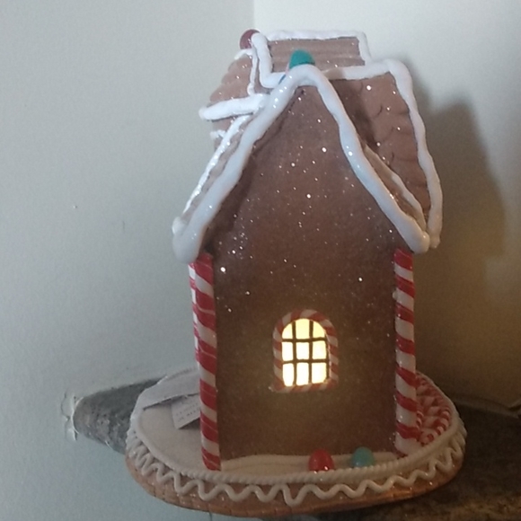 Large Lighted Gingerbread House Tower Castle - Picture 5 of 10
